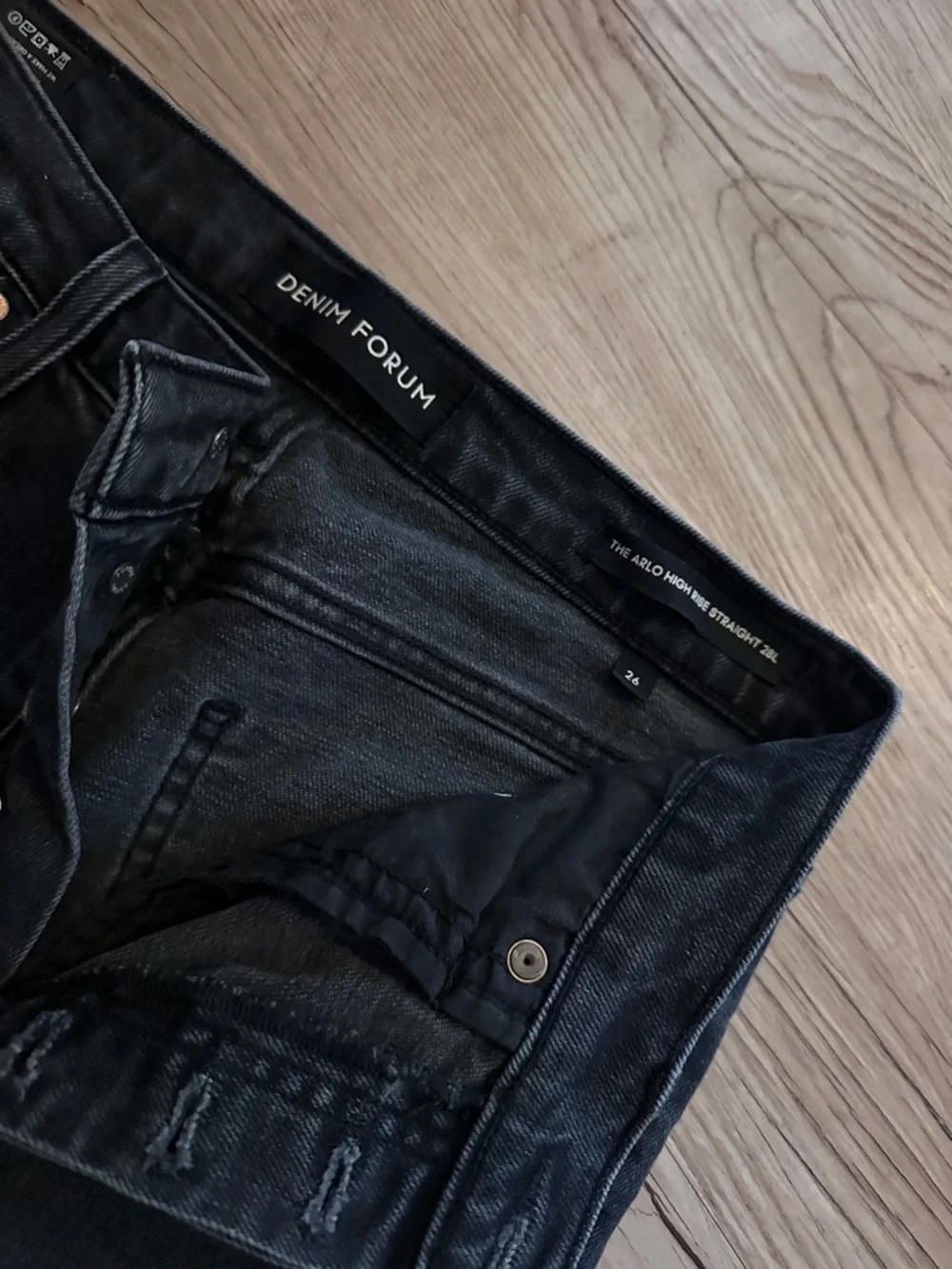 Denim Forum Arlo Straight Leg Jeans - 26 - Picture 5 of 11